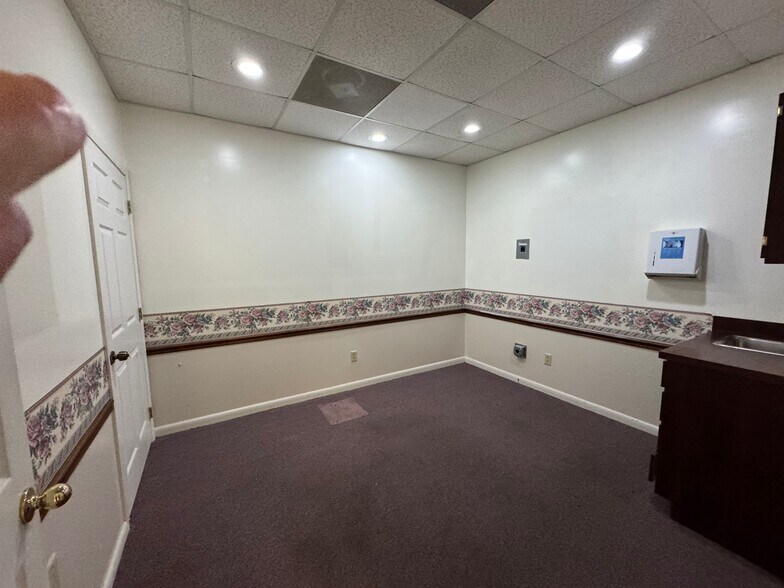 More Photos Of 6500 Fort Caroline Rd, Jacksonville Unknown For Lease