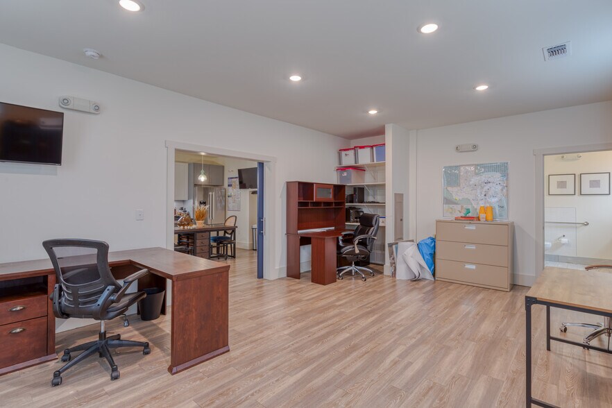 More Photos Of 210 E Church St, Weatherford Office Residential For Lease