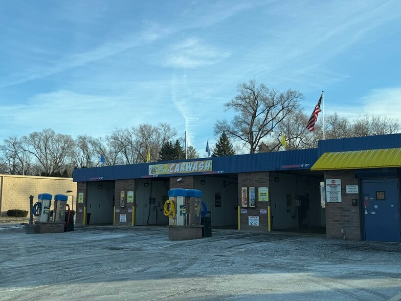 More Photos Of 1729 E Riverside, Rockford Specialty For Sale