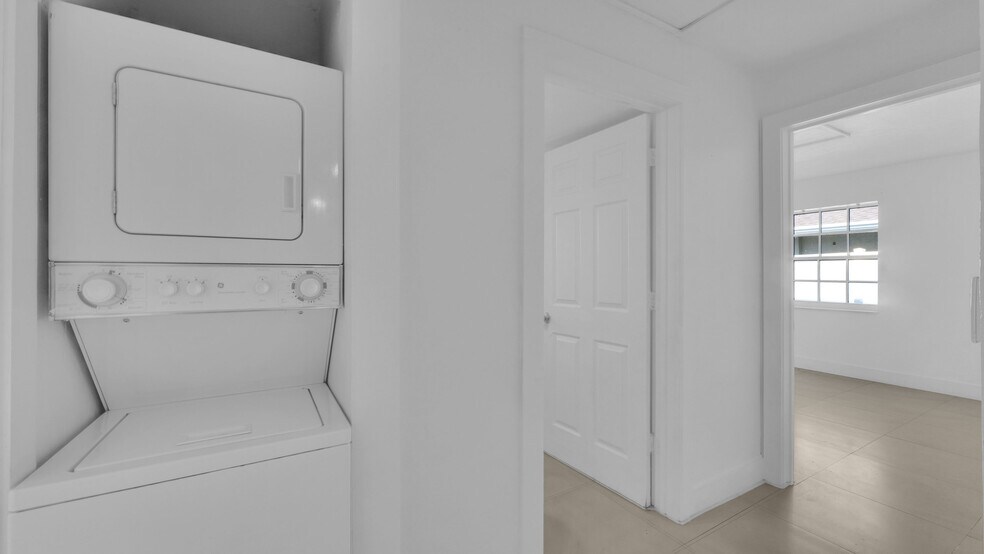 More Photos Of 715 Washington Ave, Lake Worth Apartments For Sale