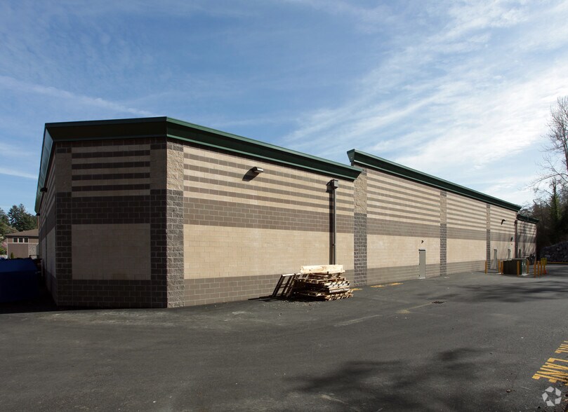 More Photos Of 19900 1st Ave S, Normandy Park Freestanding For Sale