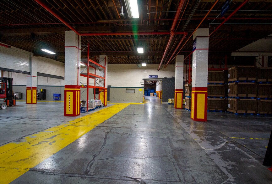 More Photos Of 131 22 St N, Lethbridge Refrigeration Cold Storage For Sale