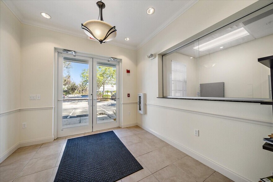 More Photos Of 5601-5605 Marquesas Cir, Sarasota Office For Sale
