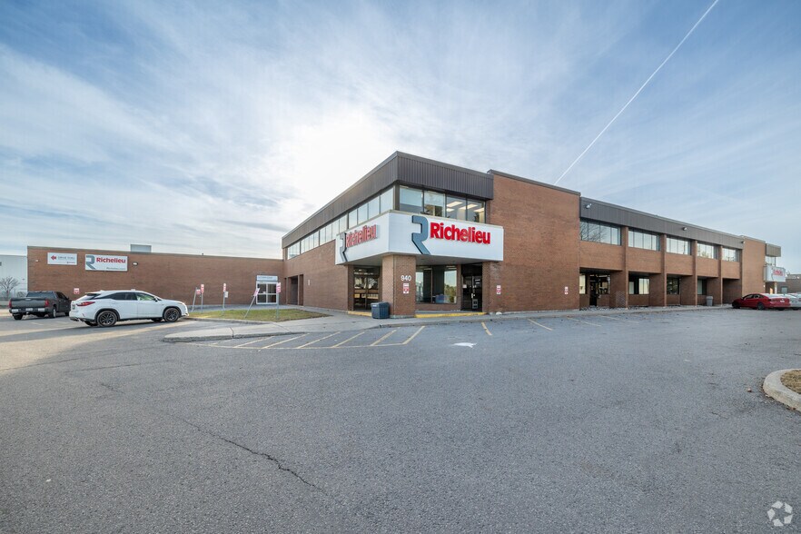 More Photos Of 940 Belfast Rd, Ottawa Office For Lease