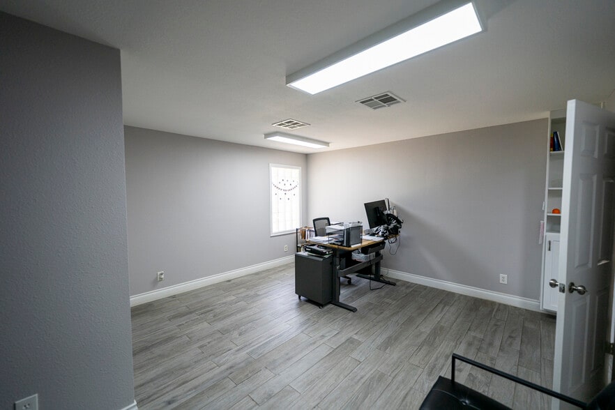More Photos Of 13026 Cypress North Houston Rd, Cypress Loft Creative Space For Sale
