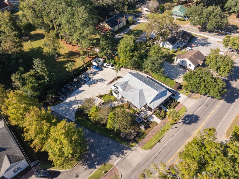 More Photos Of 8026 E Main St, Ridgeland General Retail For Sale