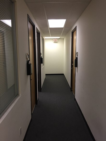 More Photos Of 11040 Santa Monica Blvd, Los Angeles Office For Lease