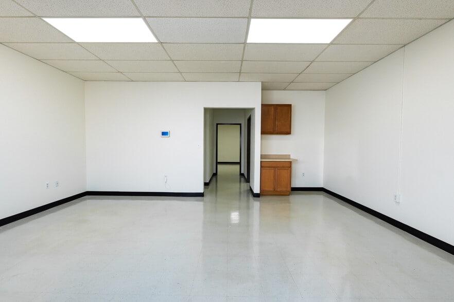 More Photos Of 854 Baseline Pl, Brighton Warehouse For Lease