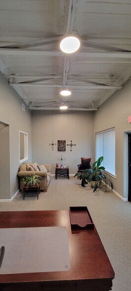 More Photos Of 202 Santa Fe Dr, Weatherford Storefront For Lease