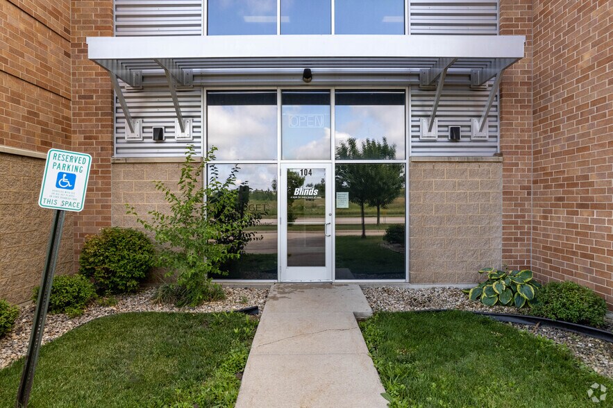 More Photos Of 807 Liberty Dr, Verona Flex For Lease