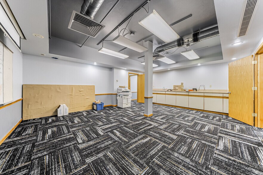 More Photos Of 4259 Lake Rd, Lorain Office For Sale