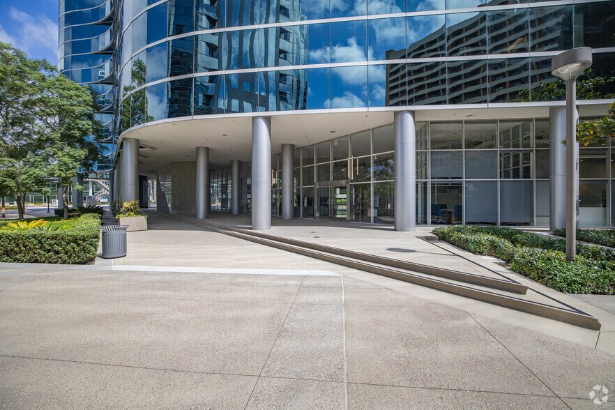 More Photos Of 4275 Executive Sq, La Jolla Office For Lease