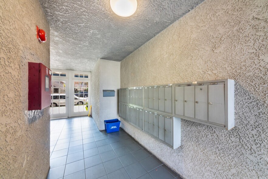 More Photos Of 13951 Moorpark St, Sherman Oaks Apartments For Sale