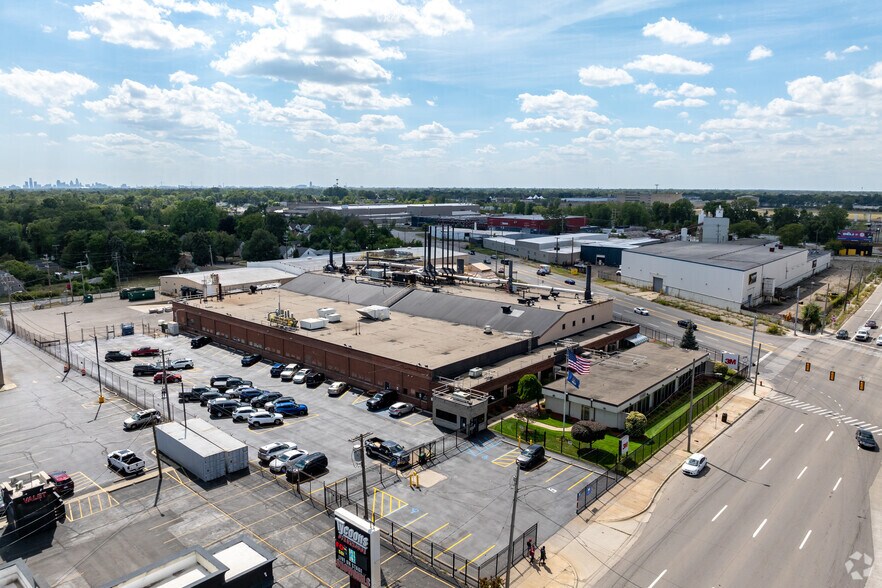 More Photos Of 11900 E 8 Mile Rd, Detroit Manufacturing For Sale
