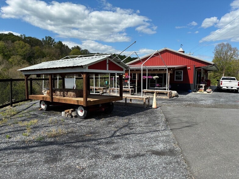 More Photos Of 885 Stonewall Jackson Hwy, Bentonville General Retail For Lease