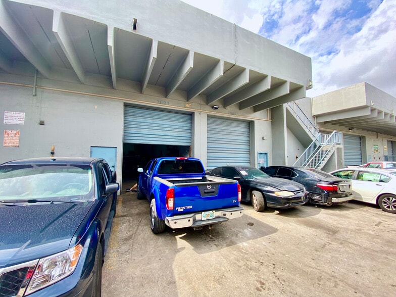 More Photos Of 2071 NW 141st St, Opa-locka Warehouse For Lease