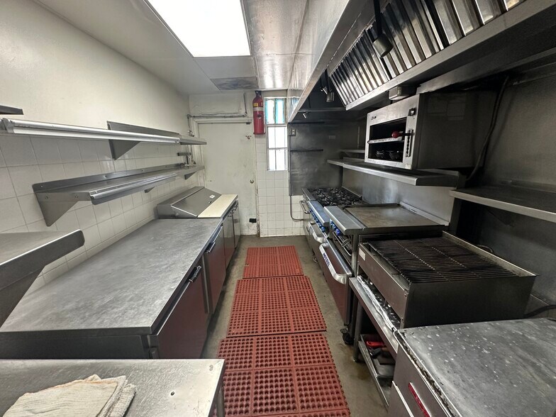 More Photos Of 1712 Colorado Blvd, Los Angeles Storefront For Lease