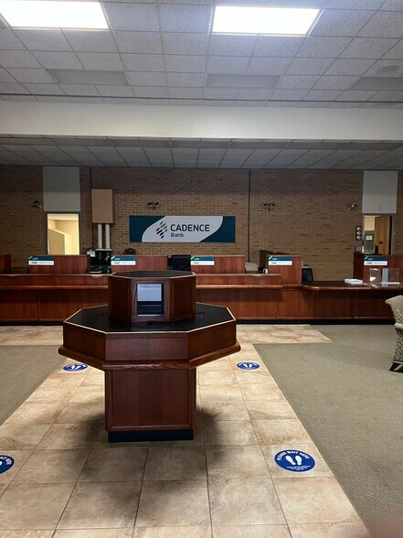 More Photos Of 8433 1st Ave, Leeds Bank For Lease