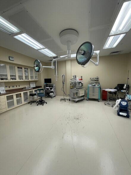 Primary Photo Of 10847 Kuykendahl Rd, The Woodlands Medical For Lease