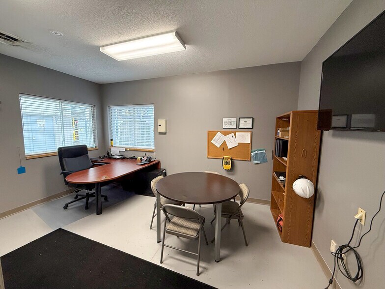 More Photos Of 5640 44th Ave S, Clinton Industrial For Sale