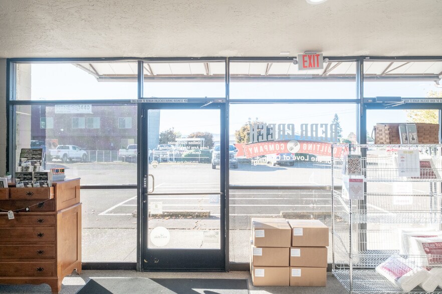 More Photos Of 2175 S Main Rd, Lebanon General Retail For Sale