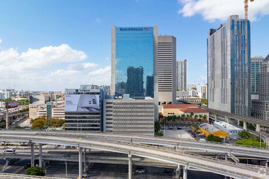 More Photos Of 150 W Flagler St, Miami Office For Lease