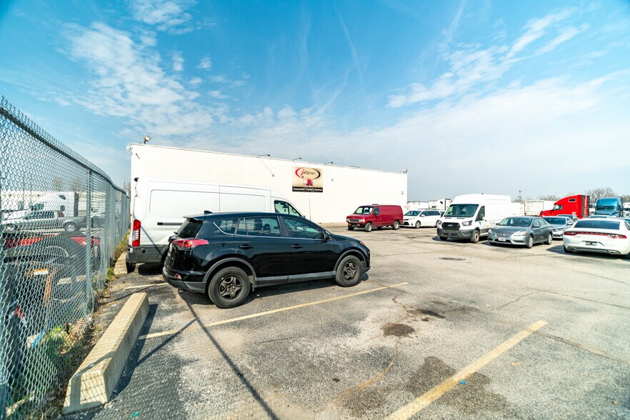 More Photos Of 125-127 Byassee Dr, Hazelwood Warehouse For Lease