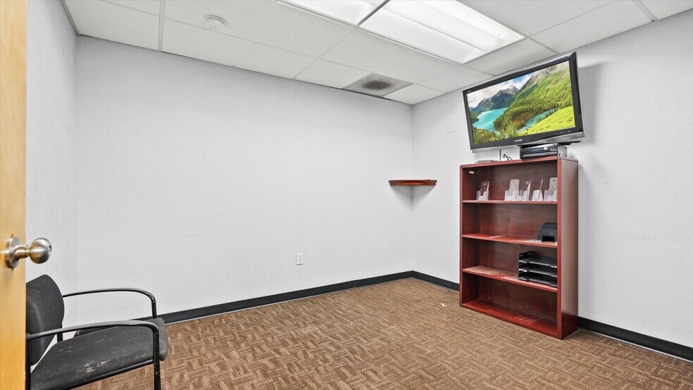 More Photos Of 1900 US 69, Excelsior Springs Warehouse For Sale