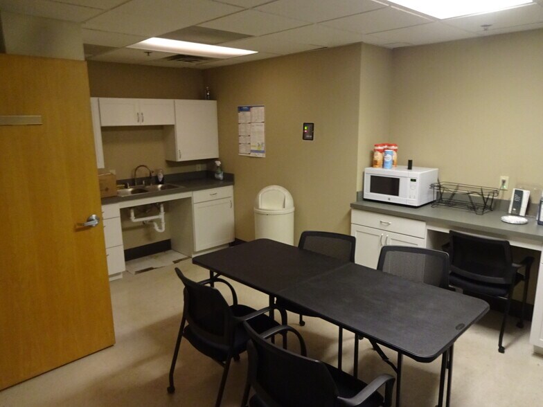 More Photos Of 4701 MacCorkle Ave SE, Charleston Medical For Sale