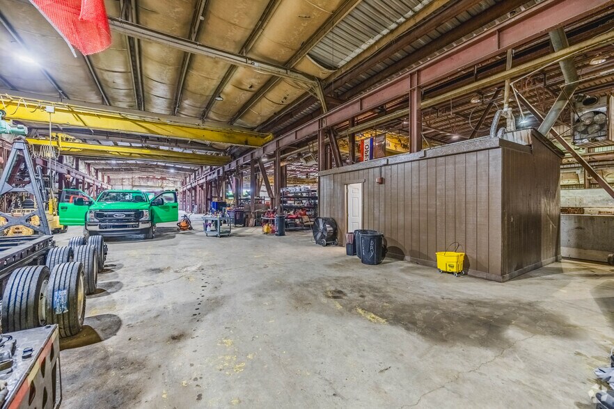 More Photos Of 7660 W 3rd St, Dayton Manufacturing For Lease