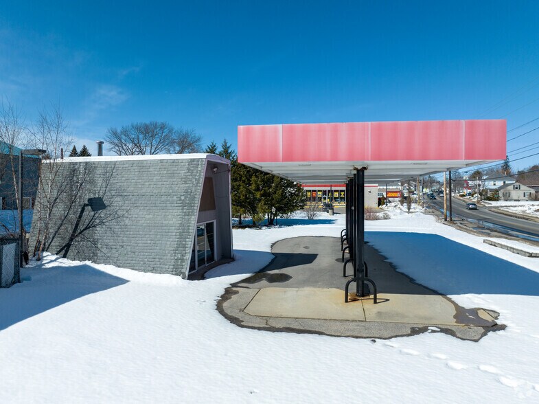 More Photos Of 1115 Main St, Sanford Service Station For Sale