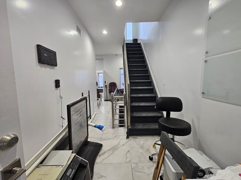 More Photos Of 3526 31st St, Astoria Flex For Lease