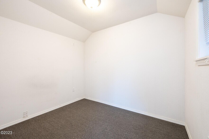 More Photos Of 3570 N Highway 101, Depoe Bay Office For Sale