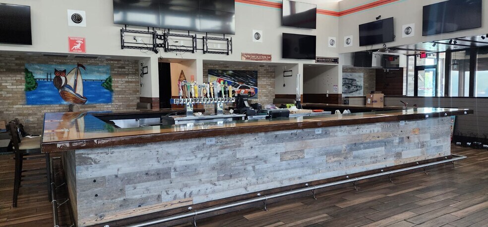 More Photos Of 10355 Canal Crossing, Brunswick Restaurant For Sale