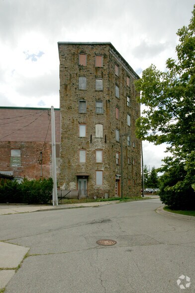 More Photos Of 34 Michigan Ave E, Battle Creek Storefront Retail Residential For Sale