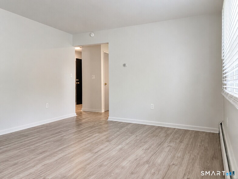 More Photos Of 18 Sherman St, Hartford Apartments For Sale