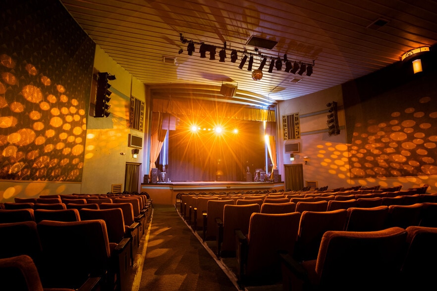 More Photos Of 143 SE H St, Grants Pass Theater Concert Hall For Sale