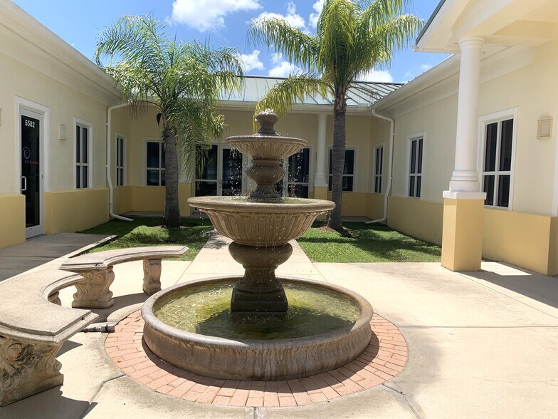 More Photos Of 5586 Broadcast Ct, Lakewood Ranch Medical For Lease