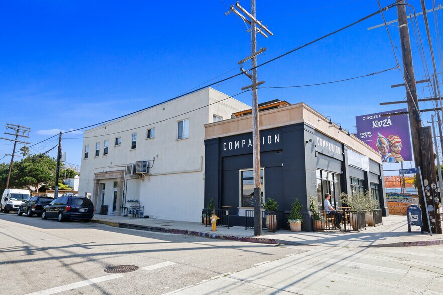 More Photos Of 1700-1702 Lincoln Blvd, Venice Storefront Retail Residential For Sale