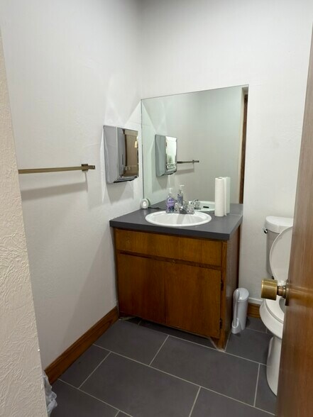 More Photos Of 513-515 SW C Ave, Lawton Office For Lease