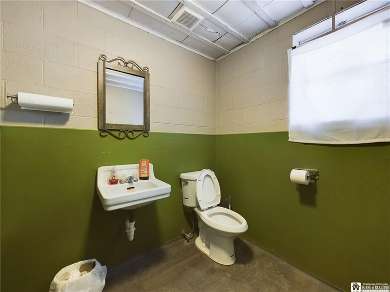 More Photos Of 1621 Washington St, Olean Auto Repair For Sale