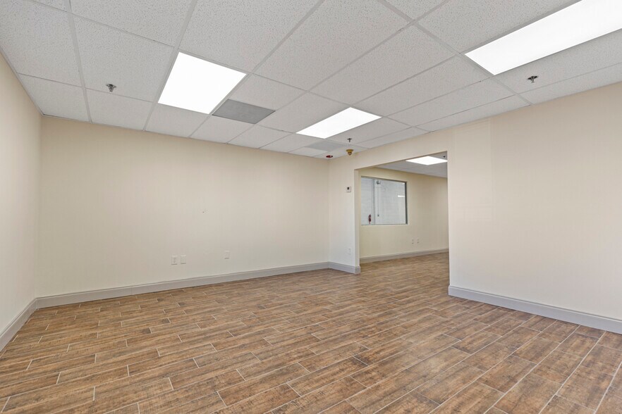 More Photos Of 2101-2163 NW 79th Ave, Doral Warehouse For Lease