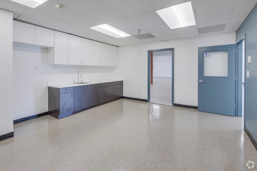 More Photos Of 9100-9136 E Hampton Dr, Capitol Heights Unknown For Lease