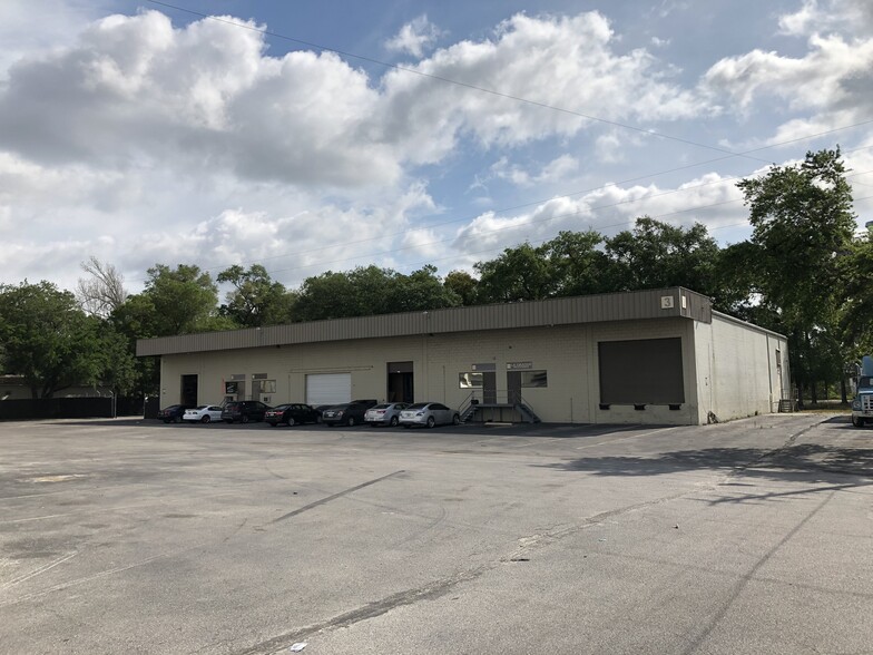More Photos Of 6127-6157 Cyril Ave, Orlando Manufacturing For Lease