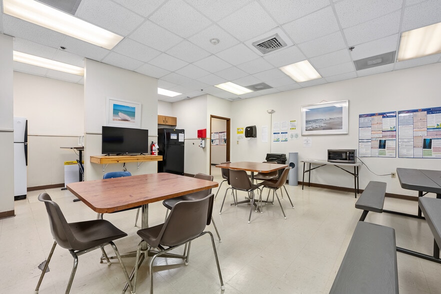 More Photos Of 2 Sunshine Blvd, Ormond Beach Flex For Sale