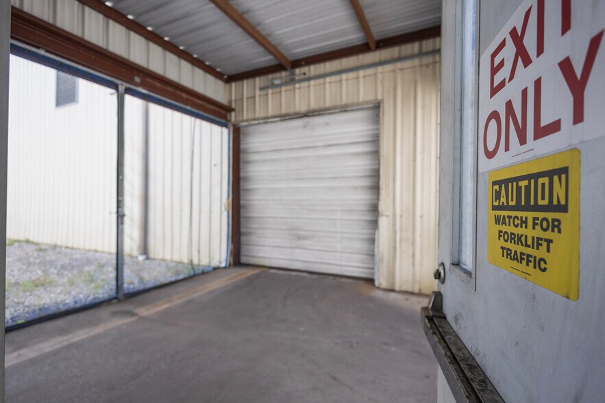 More Photos Of 2307 E Erwin St, Tyler Manufacturing For Lease