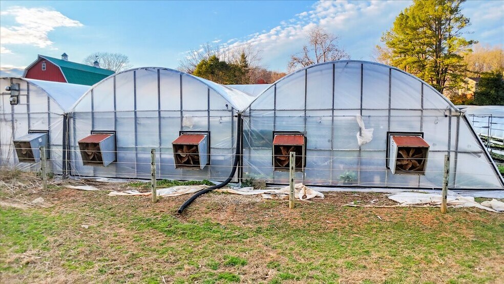 More Photos Of 1356 Coopers Cove Rd, Hardy Specialty For Sale