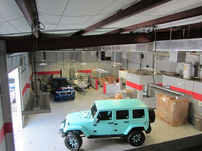 More Photos Of 16080-16090 S Tamiami Trl, Fort Myers Storefront Retail Office For Sale