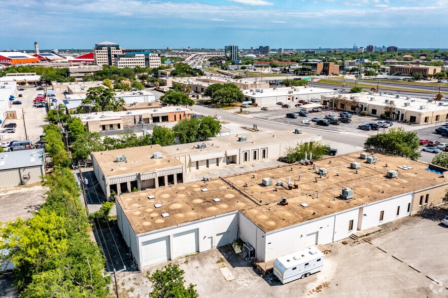 Primary Photo Of 10518 Gulfdale St, San Antonio Light Distribution For Lease