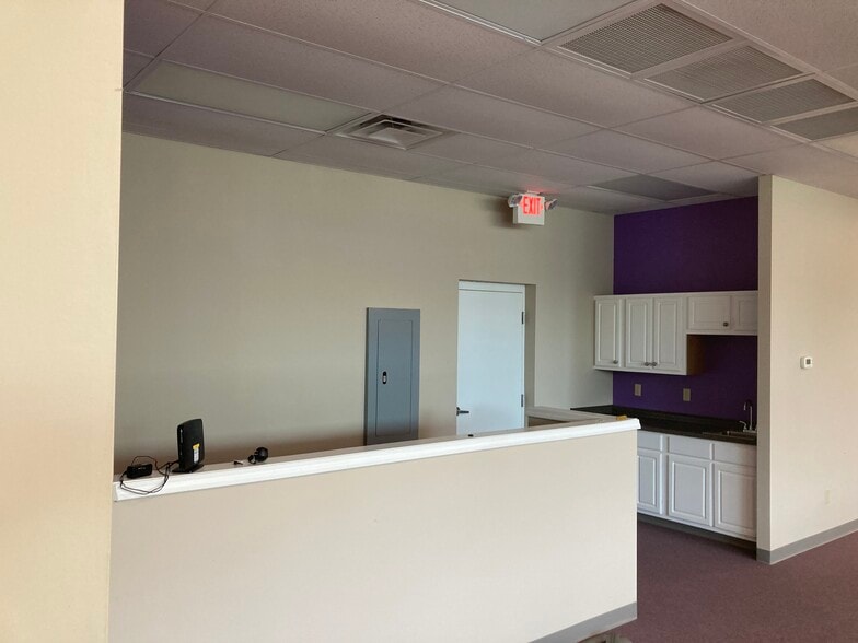 More Photos Of 1074 Pedigo Way, Bowling Green Storefront Retail Office For Lease
